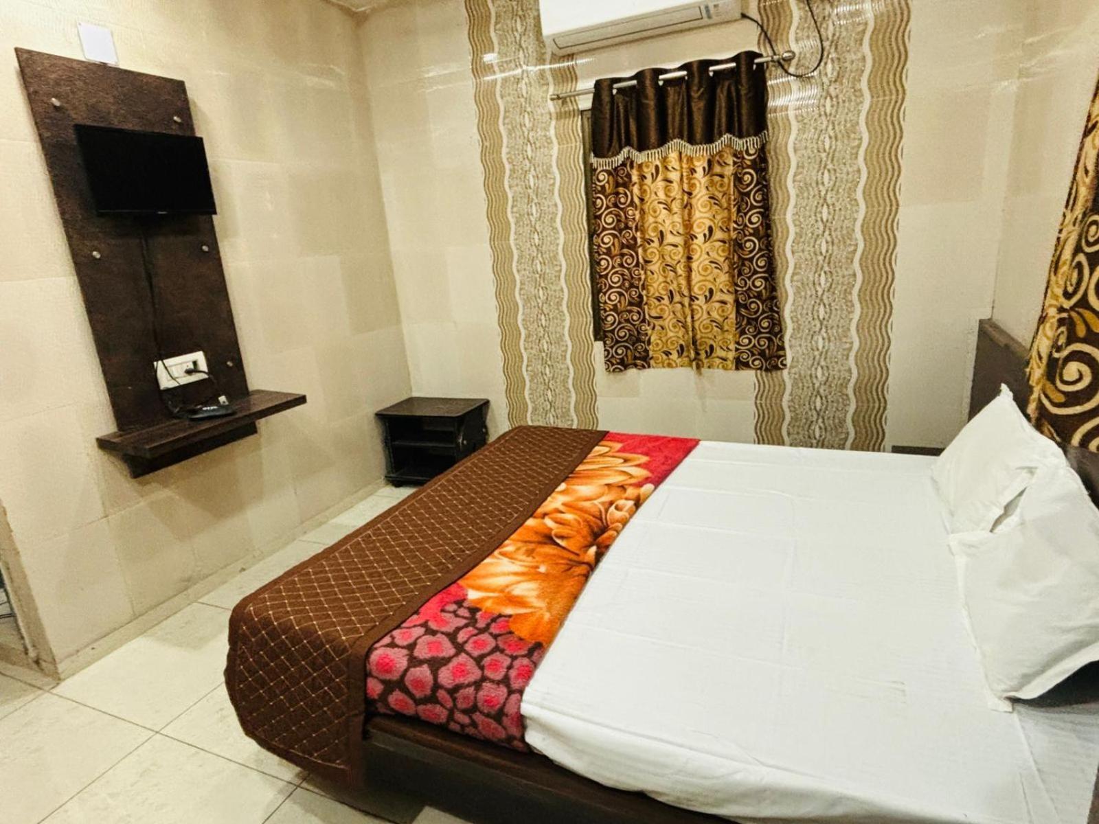 Hotel Shree Nath - 200 Meters From Dwarkadhish Temple Exterior photo